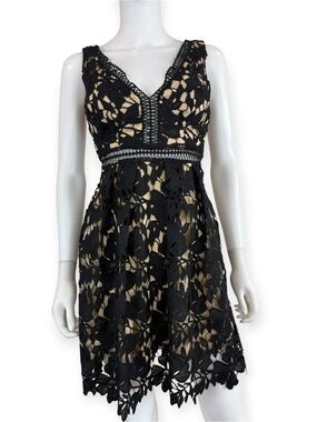 Romeo & Juliet Couture NWT Black Lace Cocktail Dress Size S P0978